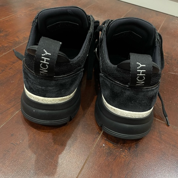 Authentic Givenchy sneakers - Picture 3 of 6